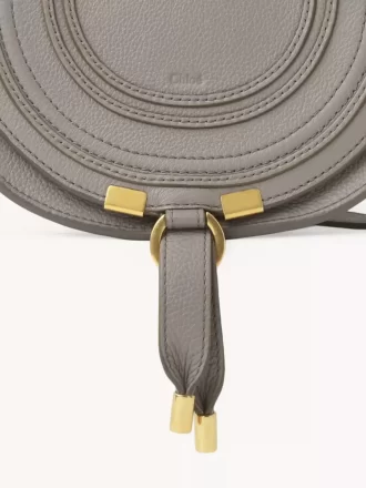Kleine Marcie Satteltasche aus genarbtem Leder
