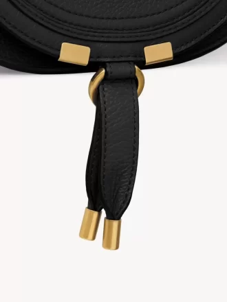 Kleine Marcie Satteltasche aus genarbtem Leder