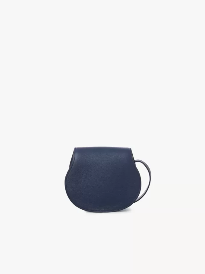 Kleine Marcie Satteltasche aus genarbtem Leder Kleine Marcie Satteltasche aus genarbtem Leder