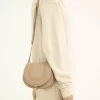 Kleine Marcie Satteltasche aus genarbtem Leder Kleine Marcie Satteltasche aus genarbtem Leder