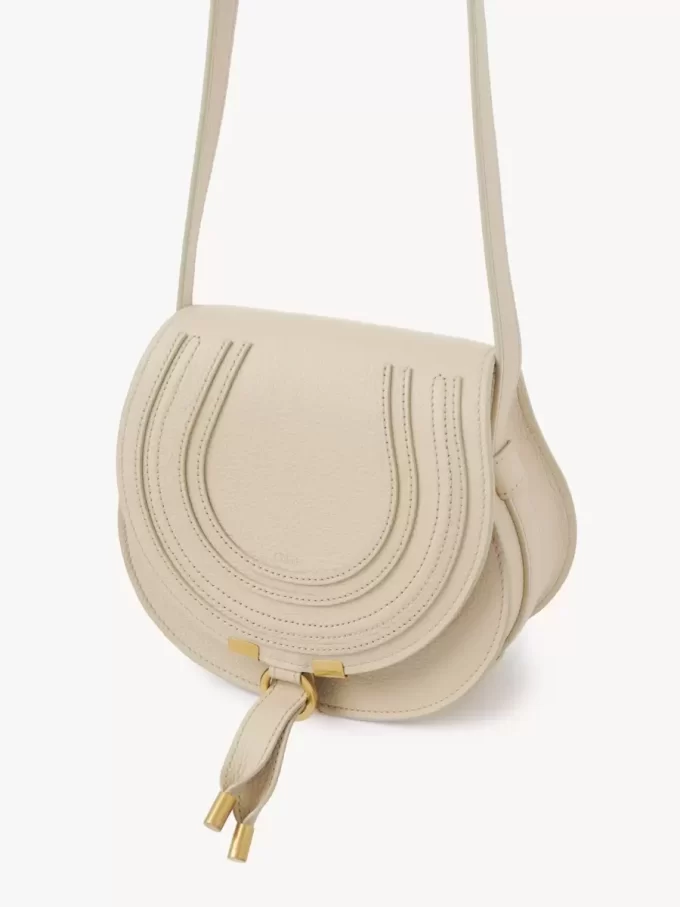 Kleine Marcie Satteltasche aus genarbtem Leder