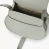 Kleine Marcie Satteltasche aus genarbtem Leder