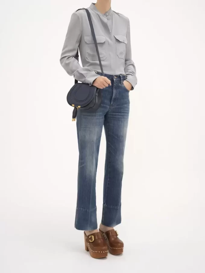 Kleine Marcie Satteltasche aus genarbtem Leder Kleine Marcie Satteltasche aus genarbtem Leder