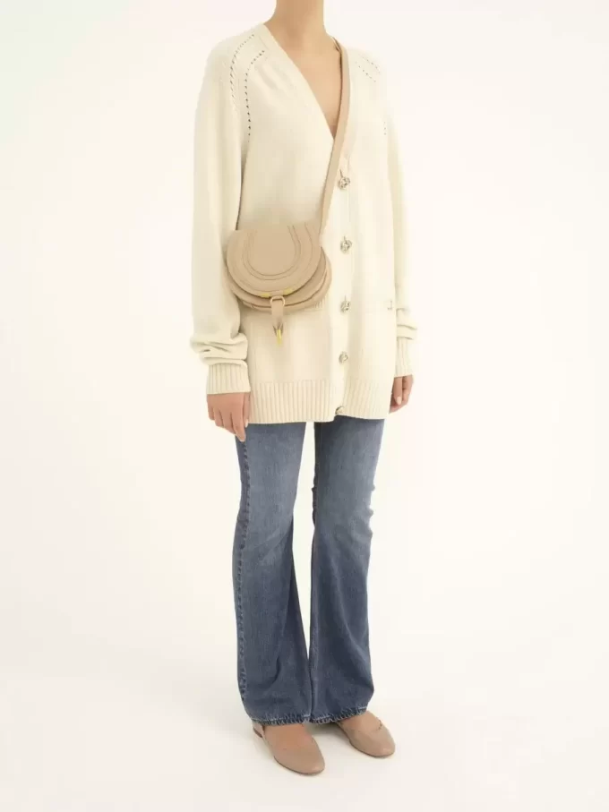 Kleine Marcie Satteltasche aus genarbtem Leder Kleine Marcie Satteltasche aus genarbtem Leder