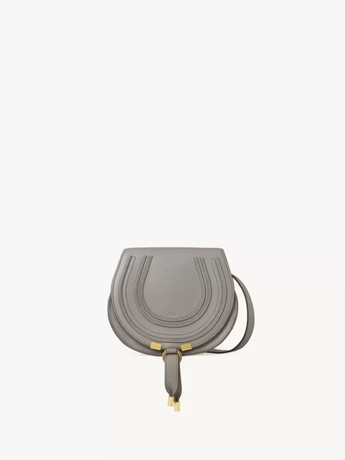 Kleine Marcie Satteltasche aus genarbtem Leder Kleine Marcie Satteltasche aus genarbtem Leder