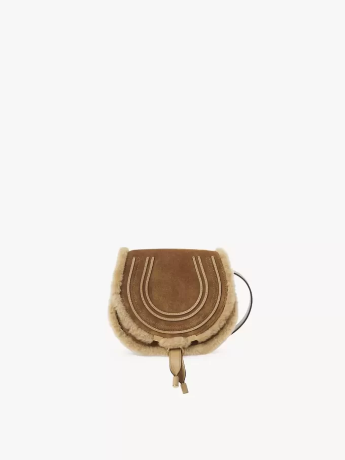 Kleine Marcie-Satteltasche aus Wildleder und Lammfell