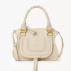 Kleine Marcie-Tasche aus genarbtem Leder Kleine Marcie-Tasche aus genarbtem Leder