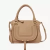 Kleine Marcie-Tasche aus genarbtem Leder Kleine Marcie-Tasche aus genarbtem Leder