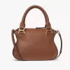 Kleine Marcie-Tasche aus genarbtem Leder Kleine Marcie-Tasche aus genarbtem Leder