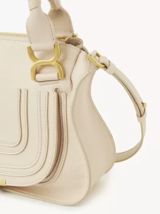 Kleine Marcie-Tasche aus genarbtem Leder