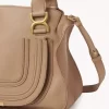 Kleine Marcie-Tasche aus genarbtem Leder Kleine Marcie-Tasche aus genarbtem Leder