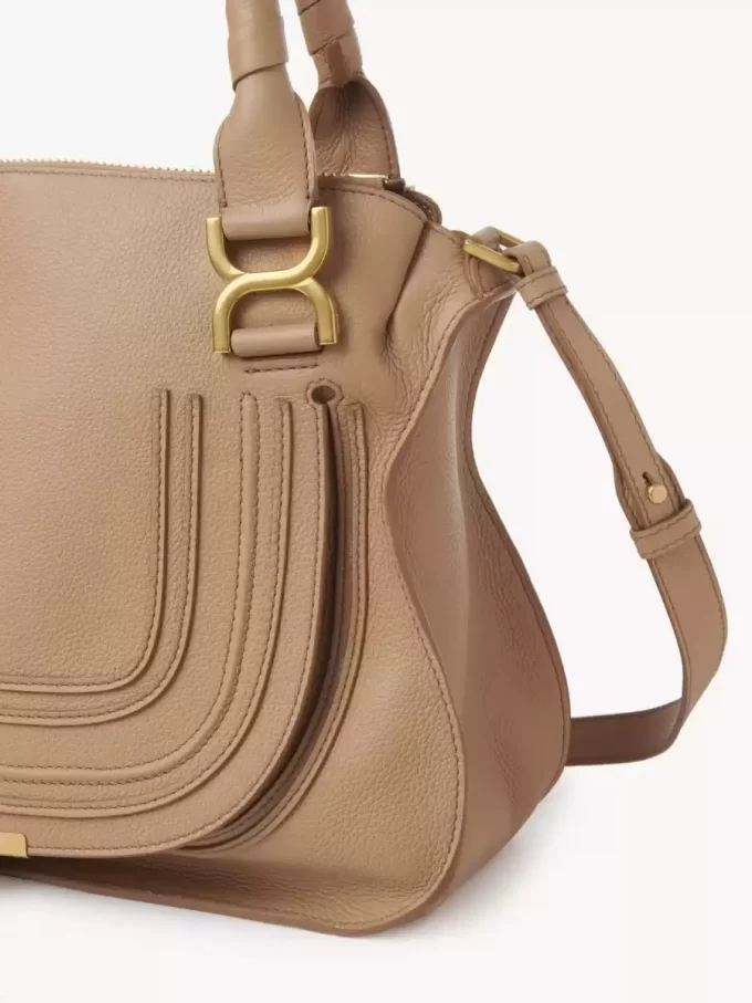 Kleine Marcie-Tasche aus genarbtem Leder Kleine Marcie-Tasche aus genarbtem Leder