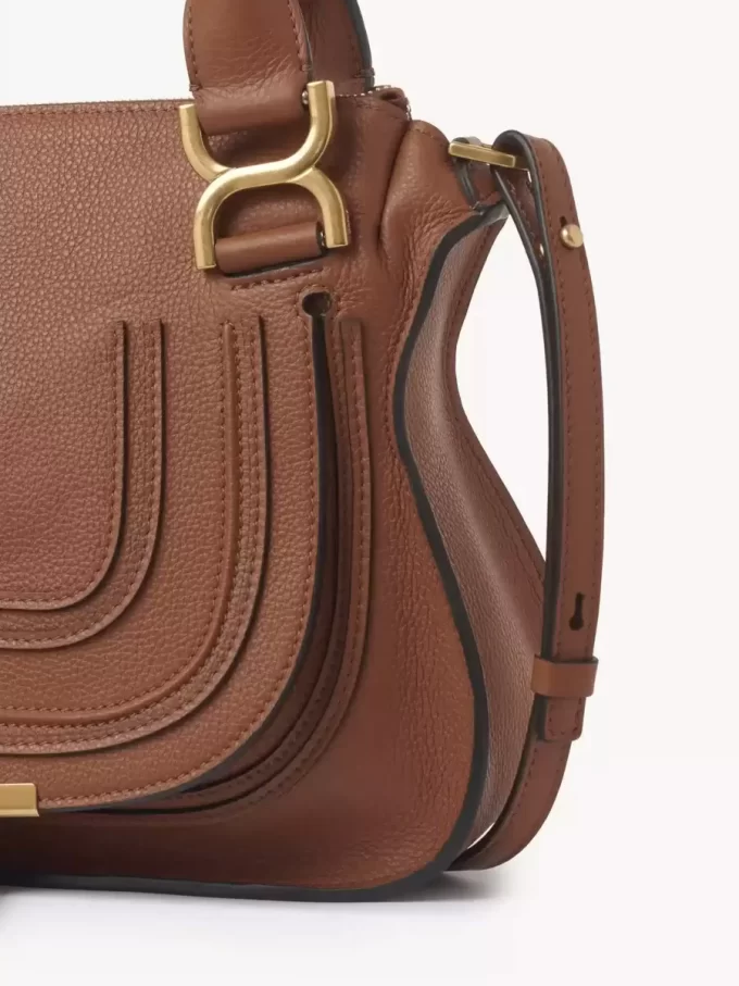 Kleine Marcie-Tasche aus genarbtem Leder Kleine Marcie-Tasche aus genarbtem Leder