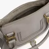 Kleine Marcie-Tasche aus genarbtem Leder Kleine Marcie-Tasche aus genarbtem Leder