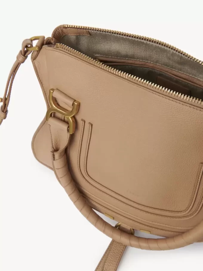 Kleine Marcie-Tasche aus genarbtem Leder Kleine Marcie-Tasche aus genarbtem Leder