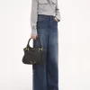 Kleine Marcie-Tasche aus genarbtem Leder Kleine Marcie-Tasche aus genarbtem Leder