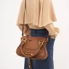 Kleine Marcie-Tasche aus genarbtem Leder Kleine Marcie-Tasche aus genarbtem Leder