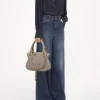 Kleine Marcie-Tasche aus genarbtem Leder Kleine Marcie-Tasche aus genarbtem Leder
