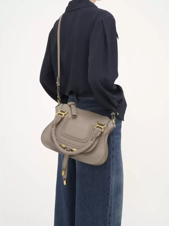 Kleine Marcie-Tasche aus genarbtem Leder Kleine Marcie-Tasche aus genarbtem Leder