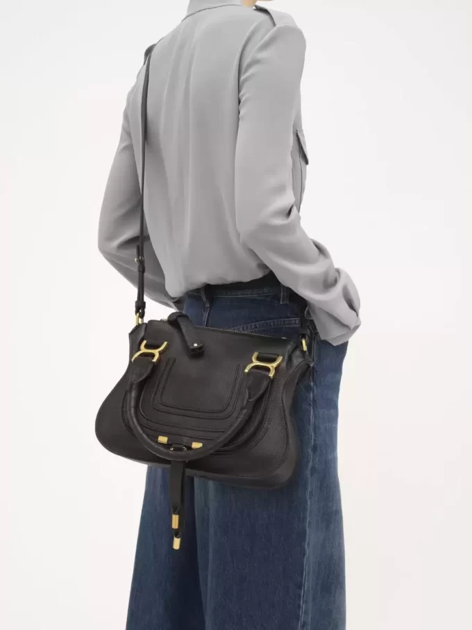 Kleine Marcie-Tasche aus genarbtem Leder Kleine Marcie-Tasche aus genarbtem Leder