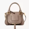Kleine Marcie-Tasche aus glänzendem Leder Kleine Marcie-Tasche aus glänzendem Leder