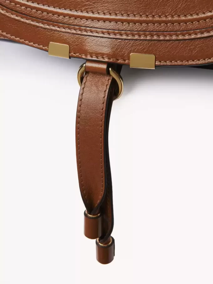 Kleine Marcie-Tasche aus glänzendem Leder Kleine Marcie-Tasche aus glänzendem Leder