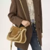 Kleine Marcie-Tasche aus Wildleder und Lammfell Kleine Marcie-Tasche aus Wildleder und Lammfell