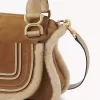 Kleine Marcie-Tasche aus Wildleder und Lammfell Kleine Marcie-Tasche aus Wildleder und Lammfell