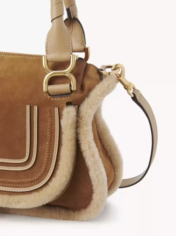 Kleine Marcie-Tasche aus Wildleder und Lammfell Kleine Marcie-Tasche aus Wildleder und Lammfell