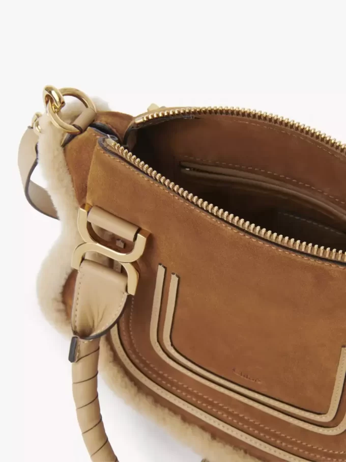 Kleine Marcie-Tasche aus Wildleder und Lammfell Kleine Marcie-Tasche aus Wildleder und Lammfell