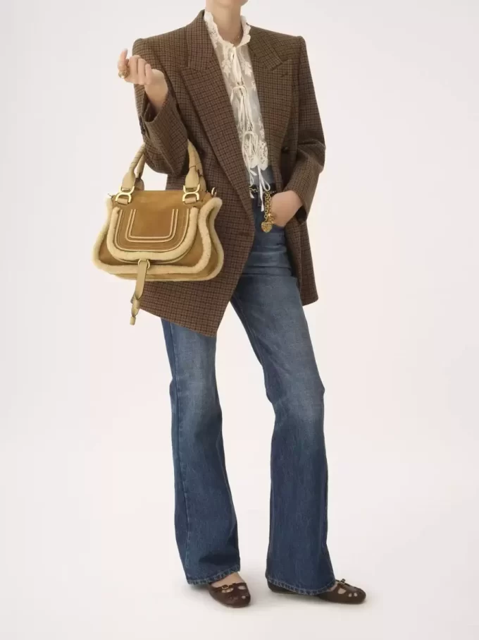 Kleine Marcie-Tasche aus Wildleder und Lammfell Kleine Marcie-Tasche aus Wildleder und Lammfell