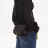 Kleine Satteltasche Marcie aus glänzendem Leder