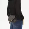 Kleine Satteltasche Marcie aus glänzendem Leder