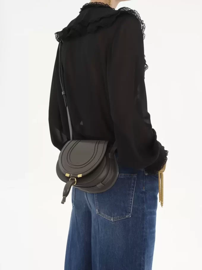 Kleine Satteltasche Marcie aus glänzendem Leder