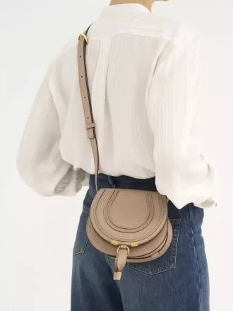 Kleine Satteltasche Marcie aus glänzendem Leder
