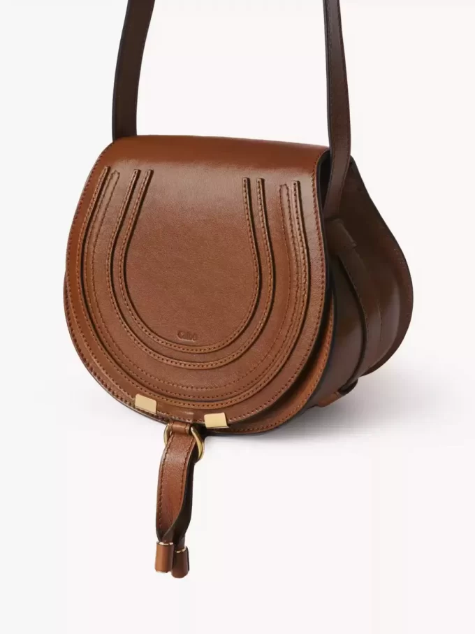 Kleine Satteltasche Marcie aus glänzendem Leder