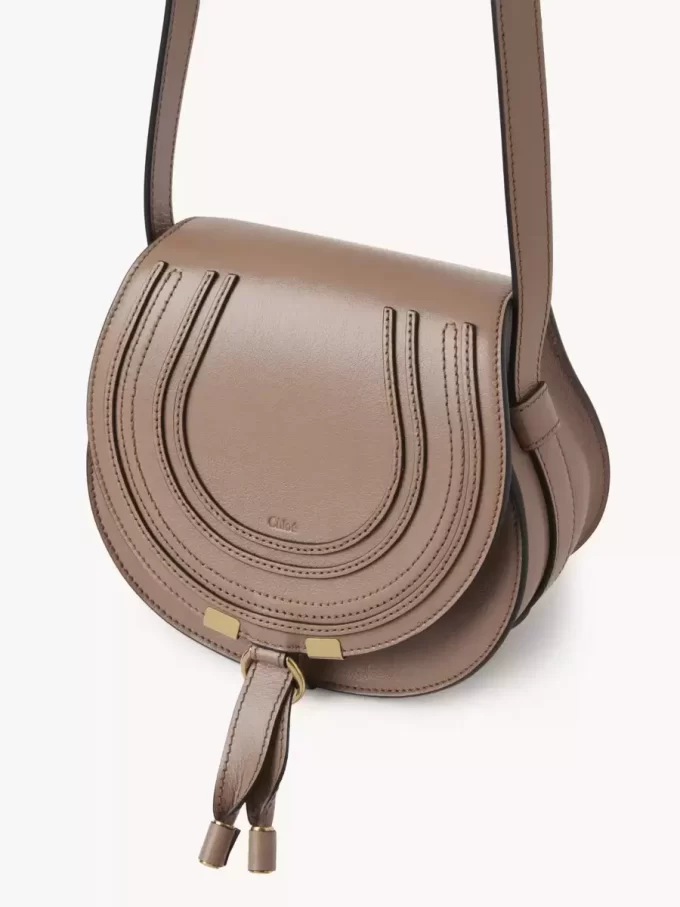 Kleine Satteltasche Marcie aus glänzendem Leder