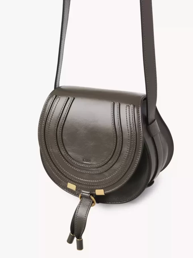 Kleine Satteltasche Marcie aus glänzendem Leder