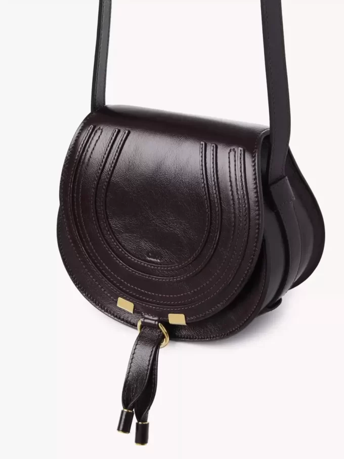 Kleine Satteltasche Marcie aus glänzendem Leder