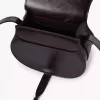 Kleine Satteltasche Marcie aus glänzendem Leder