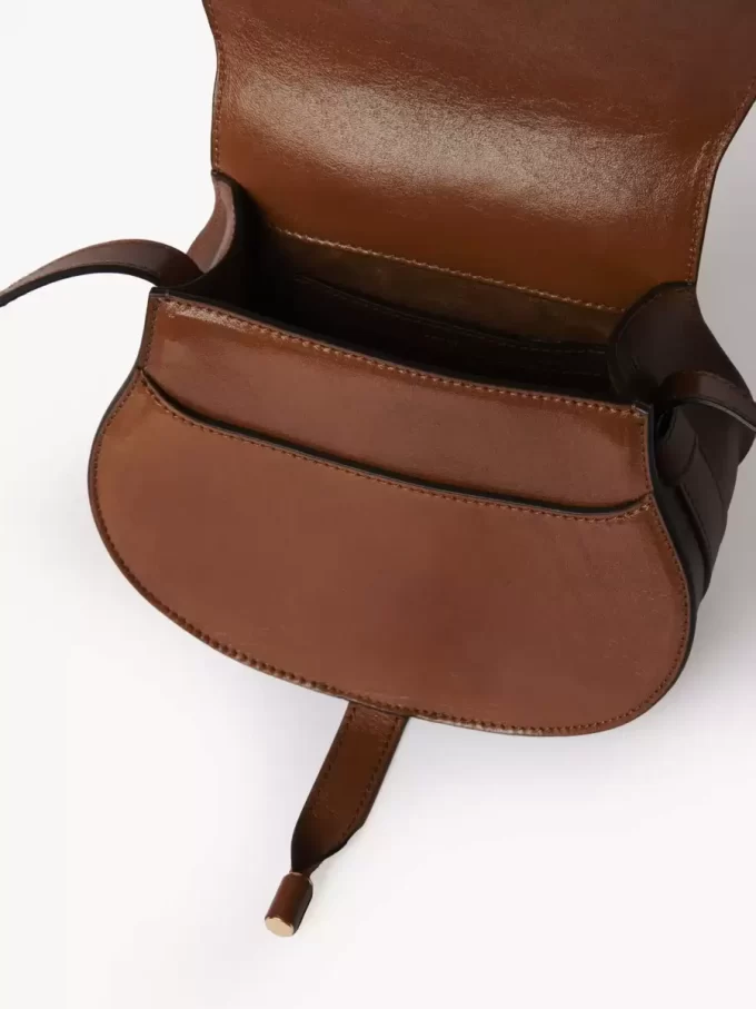 Kleine Satteltasche Marcie aus glänzendem Leder