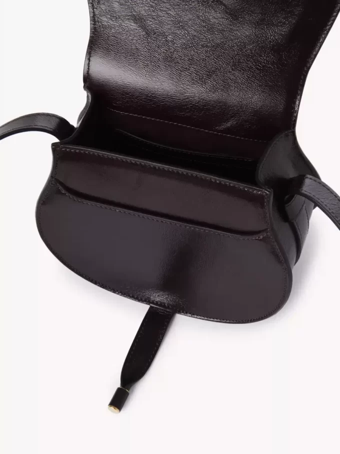 Kleine Satteltasche Marcie aus glänzendem Leder