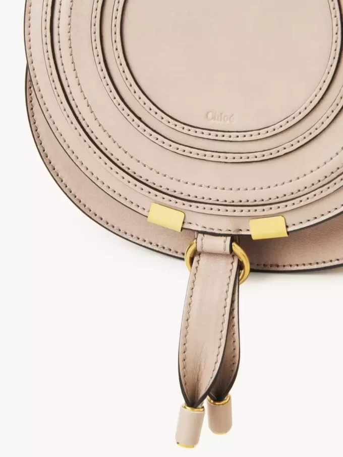 Kleine Satteltasche Marcie aus glänzendem Leder