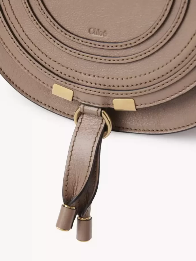 Kleine Satteltasche Marcie aus glänzendem Leder