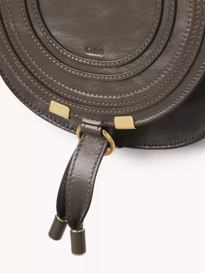 Kleine Satteltasche Marcie aus glänzendem Leder