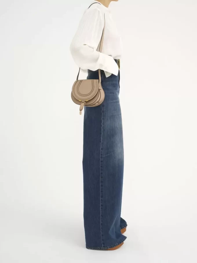 Kleine Satteltasche Marcie aus glänzendem Leder