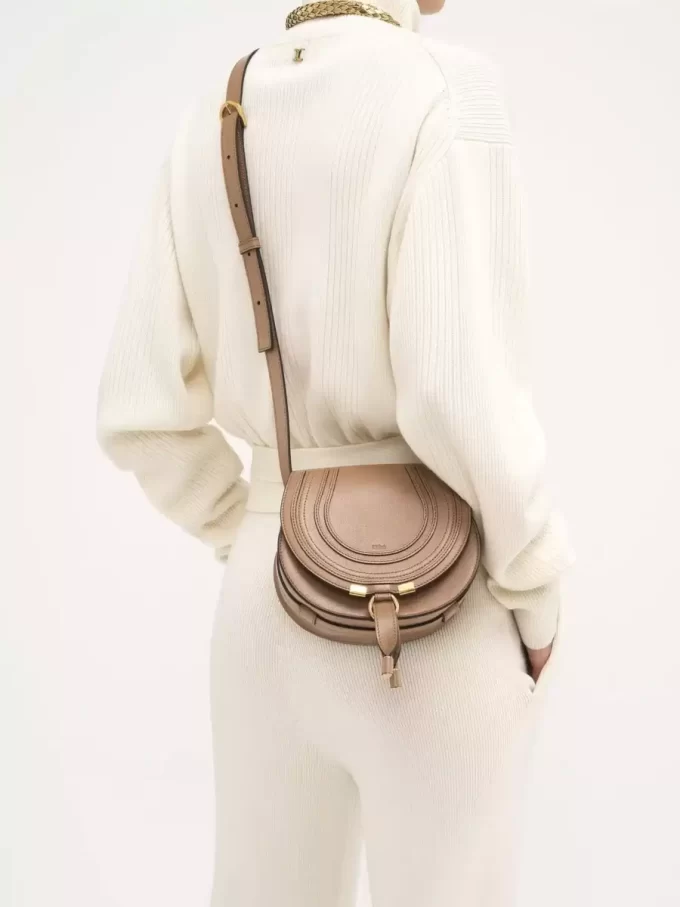 Kleine Satteltasche Marcie aus glänzendem Leder
