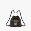 Kleiner Armband-Rucksack aus genarbtem Leder Kleiner Armband-Rucksack aus genarbtem Leder