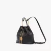 Kleiner Armband-Rucksack aus genarbtem Leder Kleiner Armband-Rucksack aus genarbtem Leder