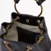 Kleiner Armband-Rucksack aus genarbtem Leder Kleiner Armband-Rucksack aus genarbtem Leder